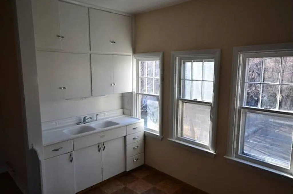 305 Peasley Street, Unit 3 — Photo 4