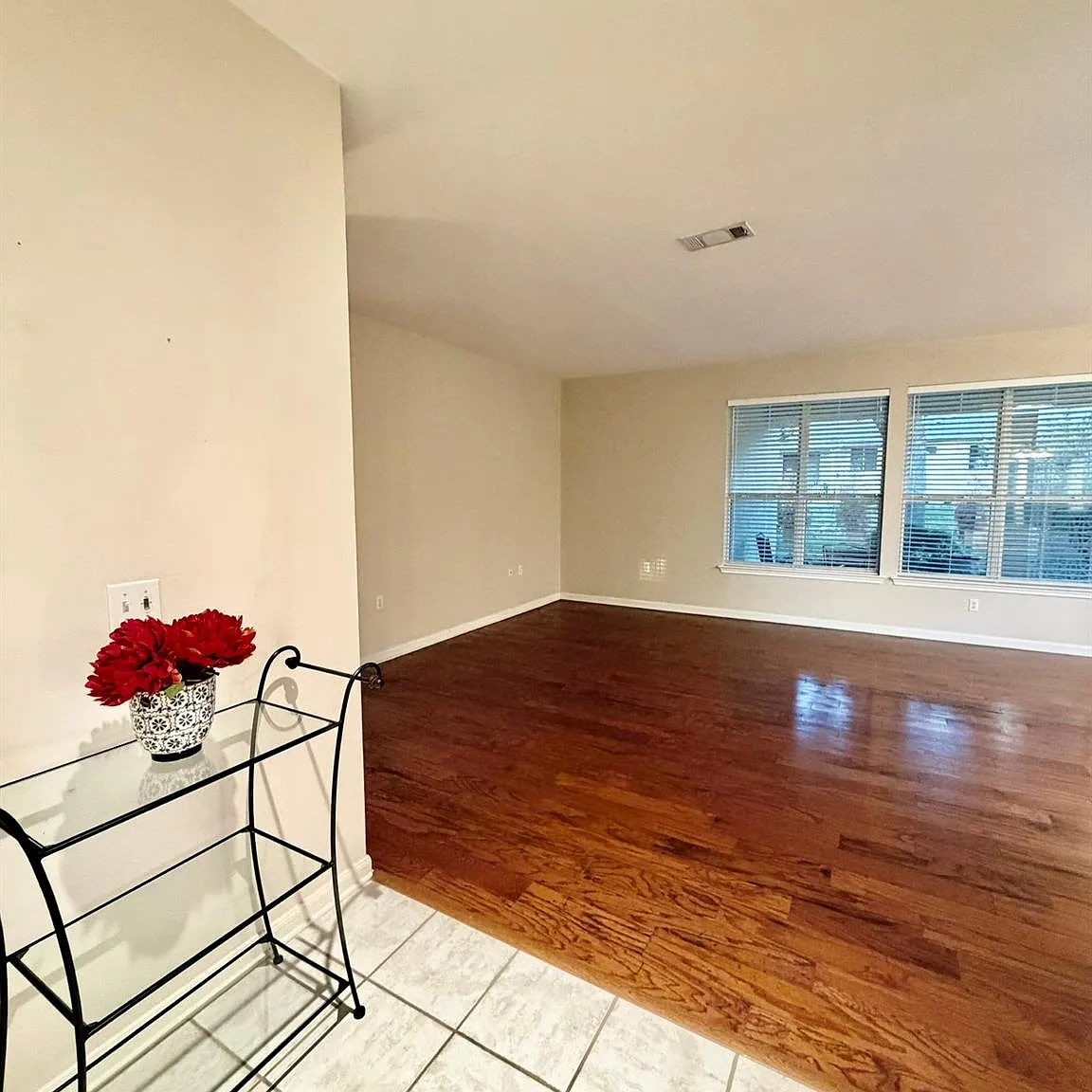 2 bed, 2.0 bath, 1573 sqft, $2,250 — Photo 3