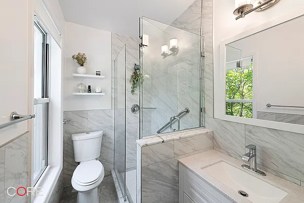 Rented by CORE | media 28