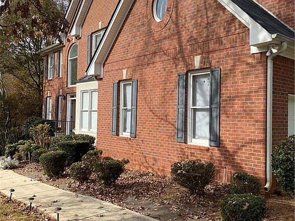 2nd image of 2470 Washington Dr