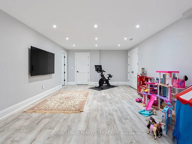 101 Chestnut Hills Pkwy — Photo 33