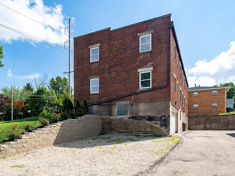 1126 Irving Ave #4 — Photo 21