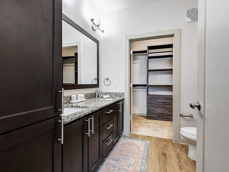 District West — Photo 22