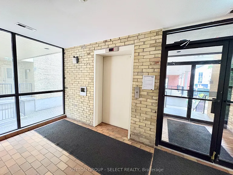 440 Wellington St #103 — Photo 28