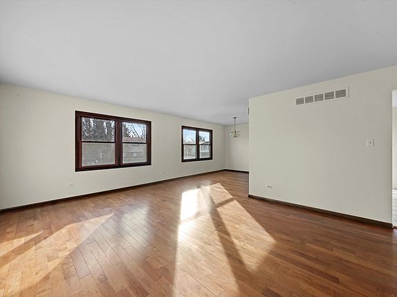 3rd image of 6340 Forestview Dr