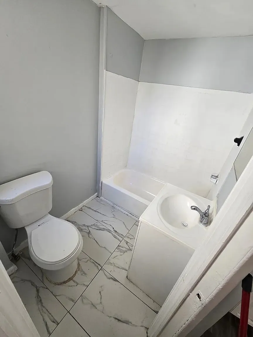 3 bed, $1,900 — Photo 1