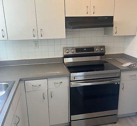 4th image of 708 Fairmont Dr