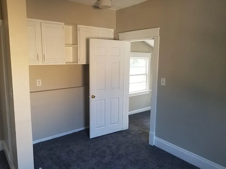 2220 Carpenter Ave — Photo 4