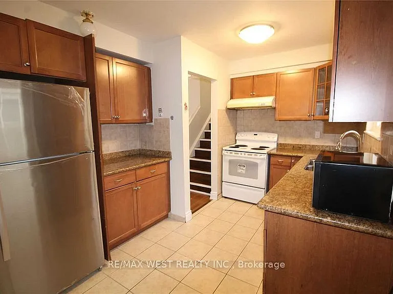 11 Tindale Rd #UPPER — Photo 5