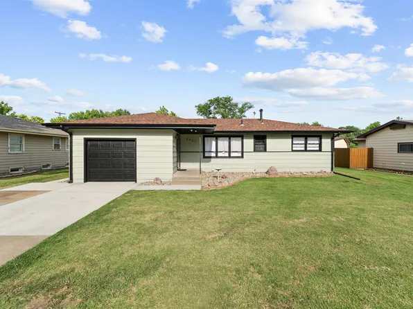 2037 Roach St, Salina, KS 67401