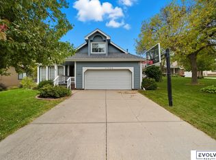 17023 Holmes Cir, Omaha, NE 68135