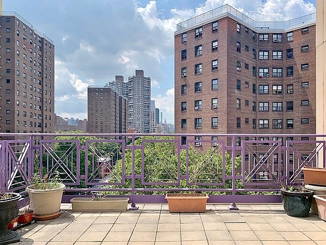 Large 200 ft²  terrace