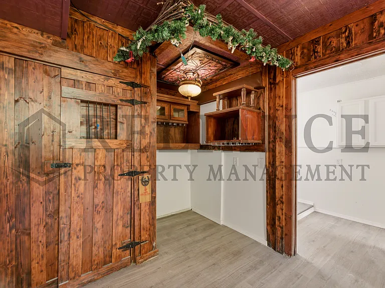 322 S Jonathan St — Photo 43