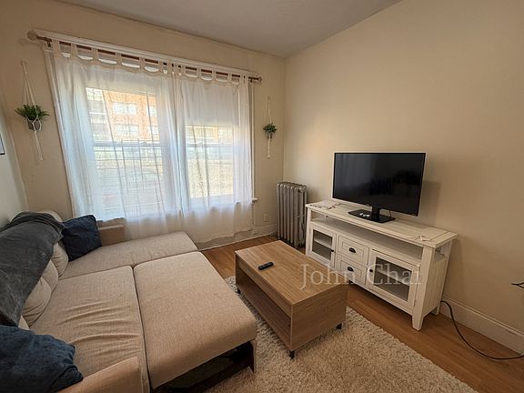 4th image of 11 Mount Hood Rd APT 4