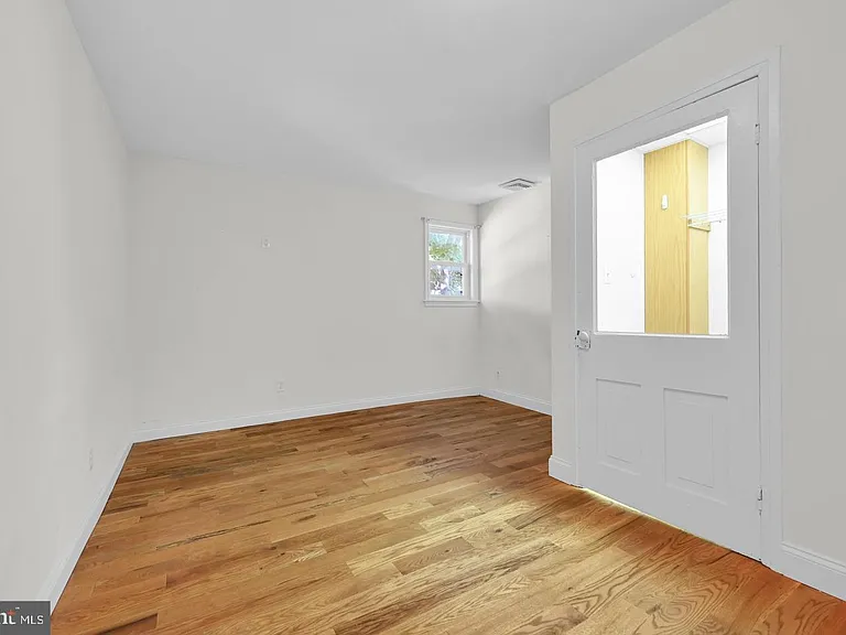 129 N Railroad St — Photo 8