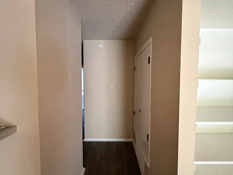 11904 Alpheus Ave #C — Photo 23