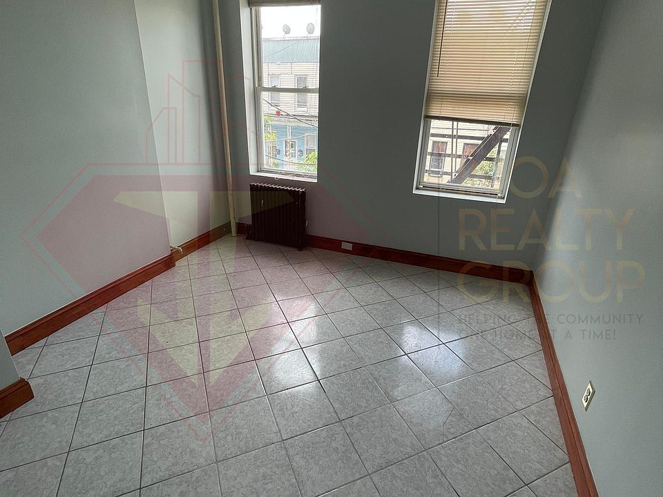 2nd image of 530 28th St #6