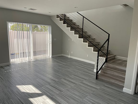 5th image of 11019 Whitegate Ave