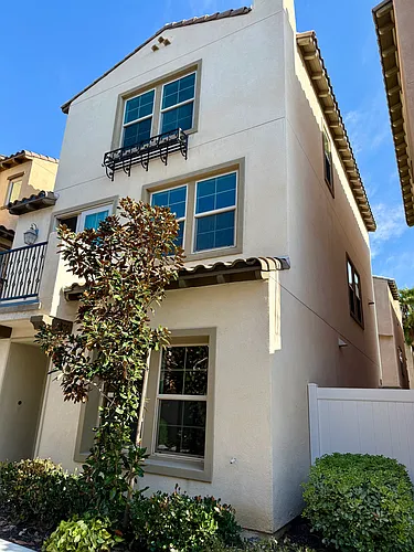 576 S Harbor Blvd Photo 1