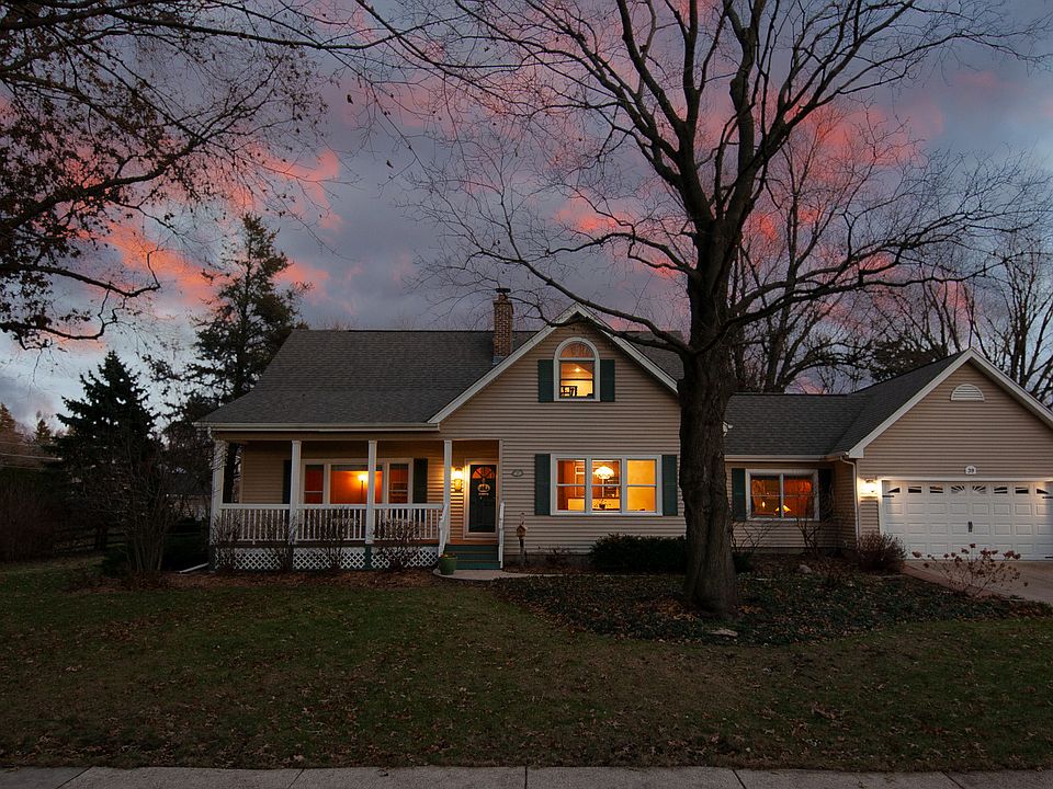 1st image of 39 N Forest Ave