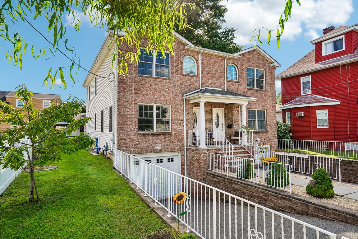 Grove St A-S2708-002.jpg