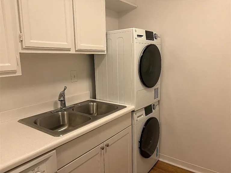145 15th St NE #1007 — Photo 14