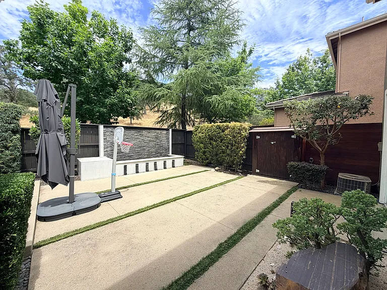 3703 Abby Ct — Photo 38