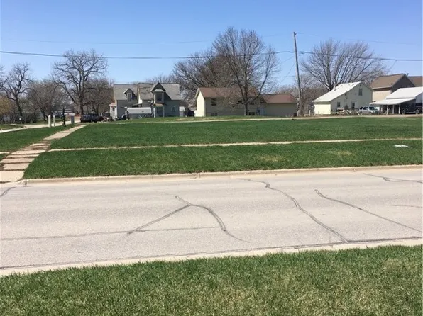 410 S Main St, Clarion, IA 50525