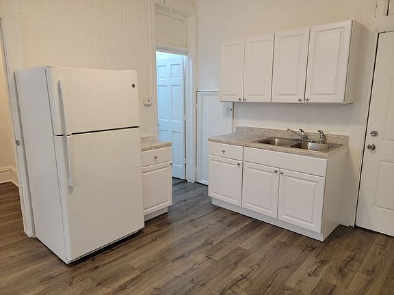 5th image of 1359 W Walton St #2