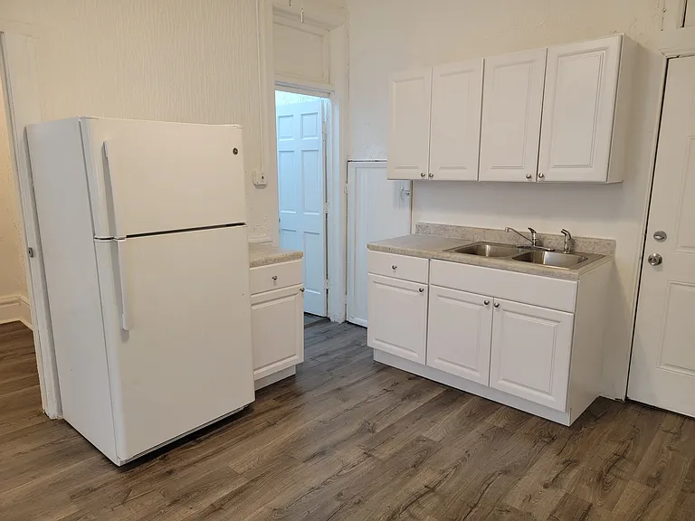 1359 W Walton St #1B — Photo 5
