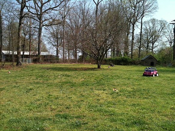 2nd image of 105 Dallas Ln