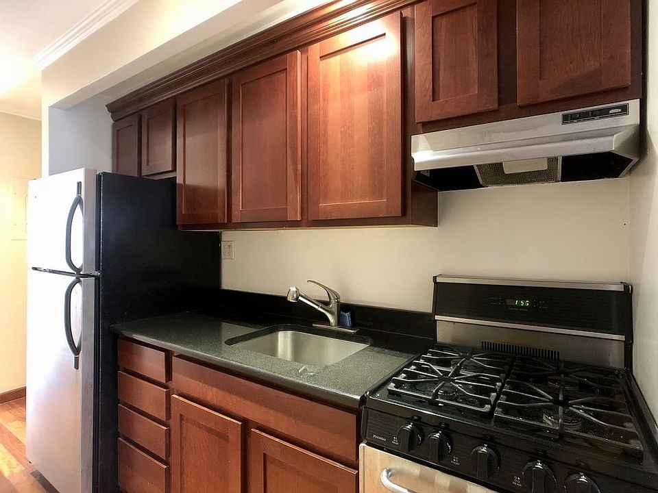 2nd image of 209 W 20th St APT 5B