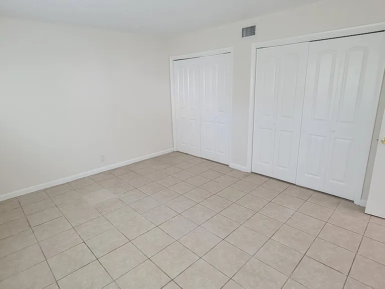 3204 NE 7th Pl #2 — Photo 4