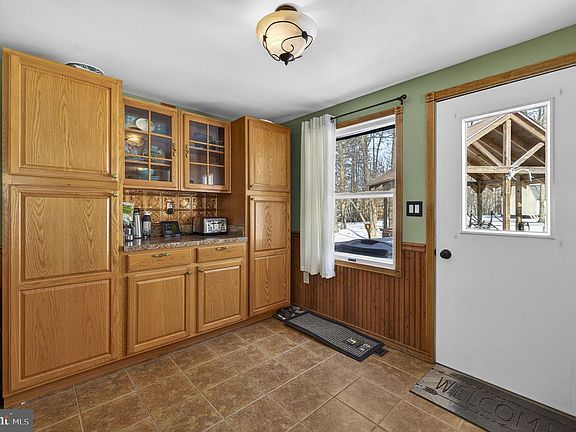 4th image of 66 Fern Place Ln