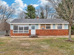 18 Walter Rd, Troy, NY 12180