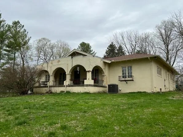 830 W 8th St, Connersville, IN 47331