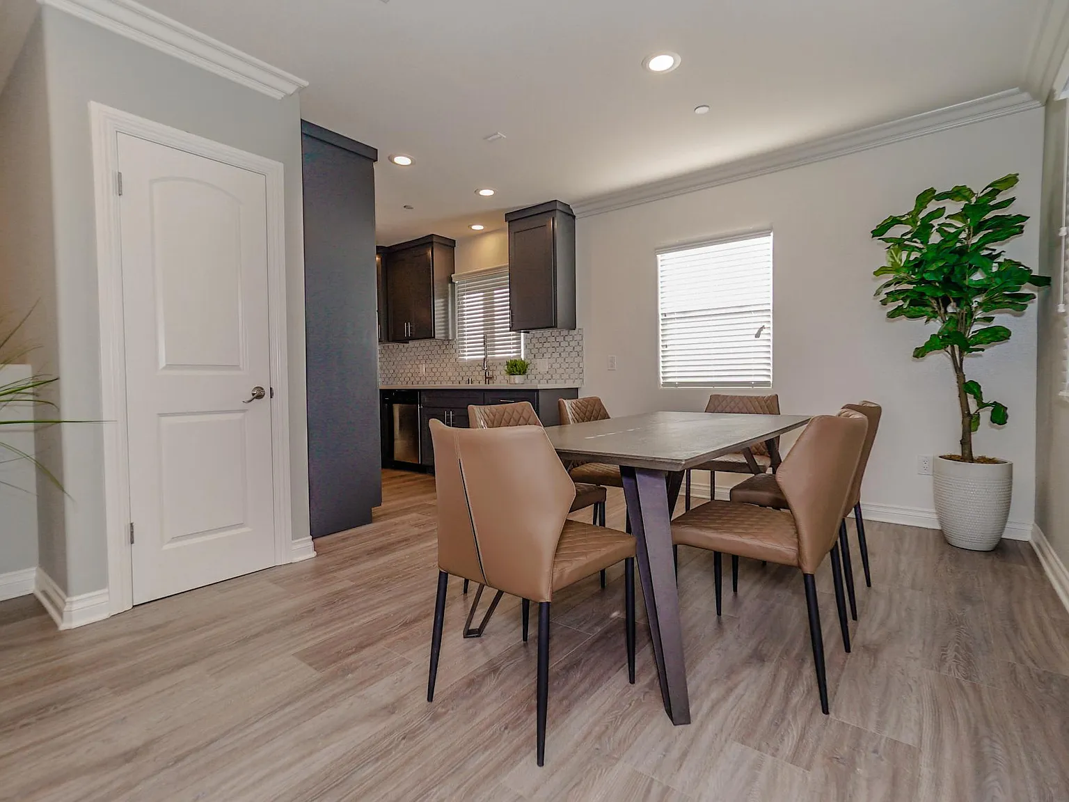 4 bed, 1665 sqft, $3,795 — Photo 4