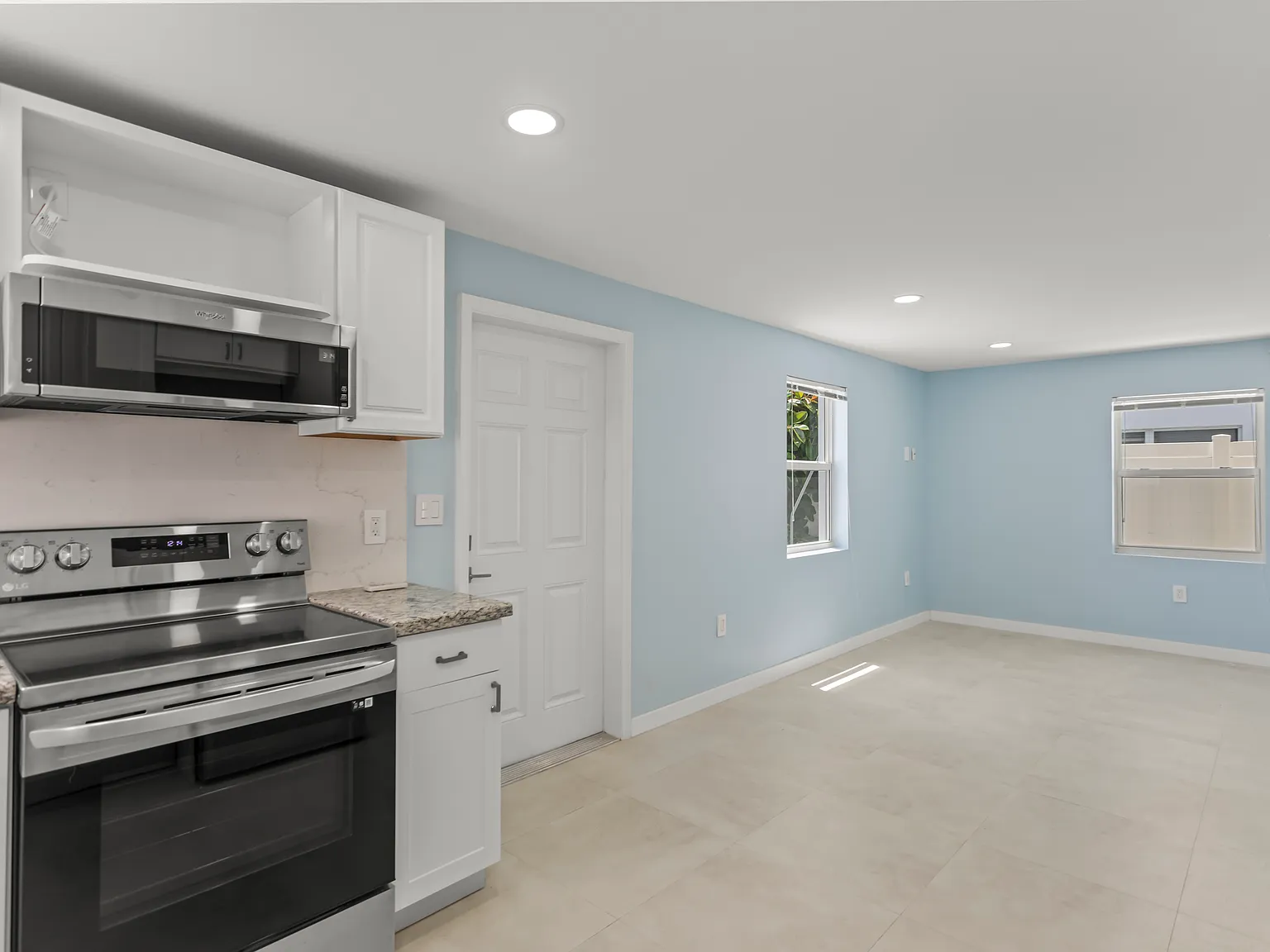 2 bed, 936 sqft, $2,995 — Photo 2