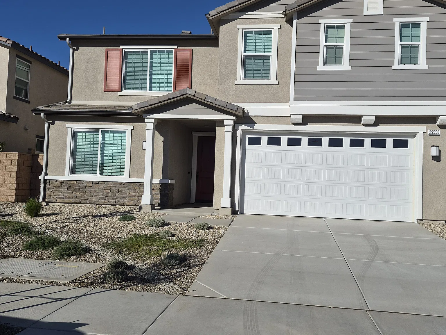 5 bed, 2874 sqft, $3,950 — Photo 2