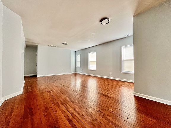 5th image of 538 Fremont Ave NW #2-869