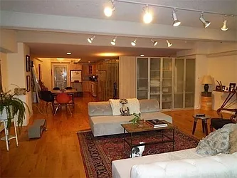 Rented by R New York