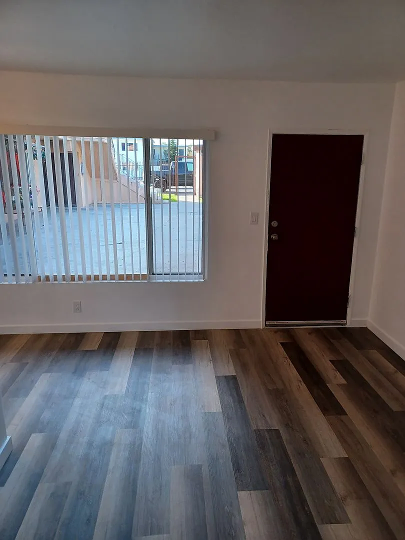 1410 S Minnie St — Photo 3