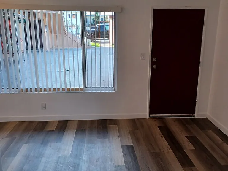 1410 S Minnie St — Photo 3
