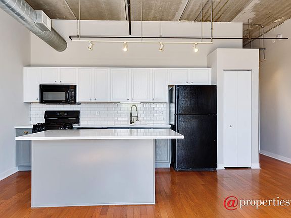 4th image of 833 W 15th Pl Unit 415