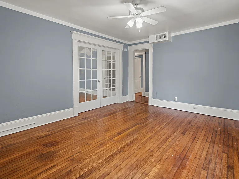 160 4th St NE #9 — Photo 8