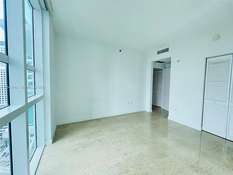 950 Brickell Bay Dr — Photo 12