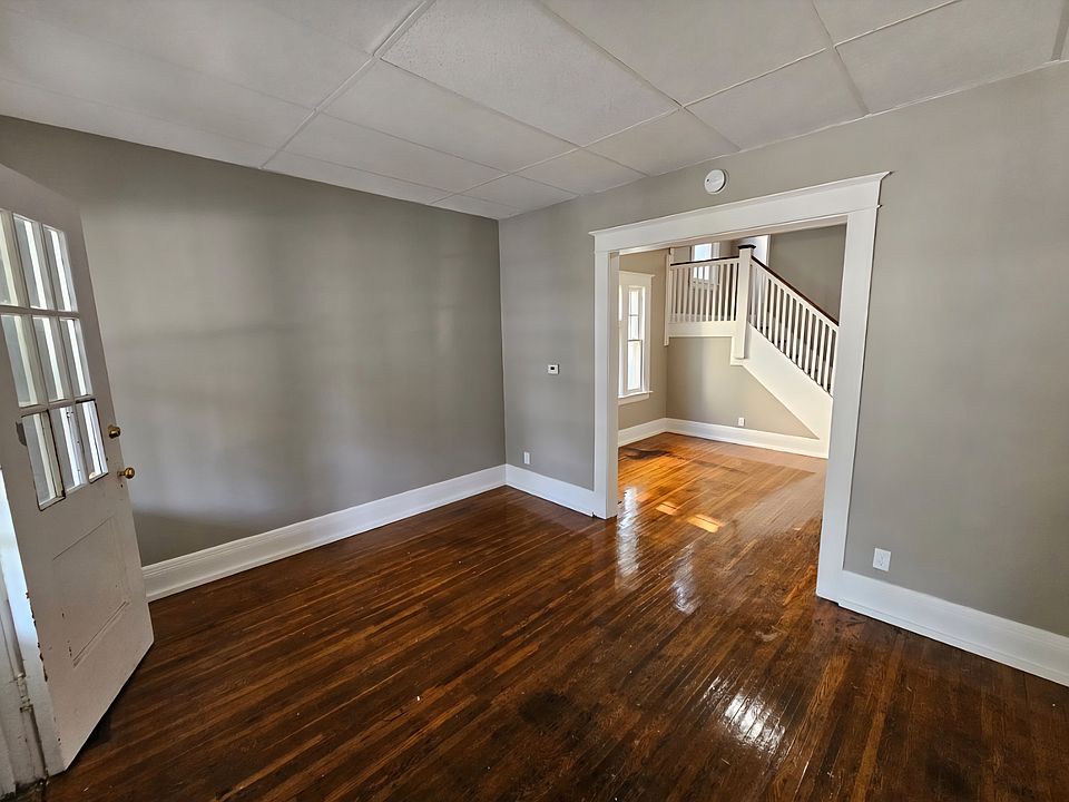 Living room w/private porch entrance