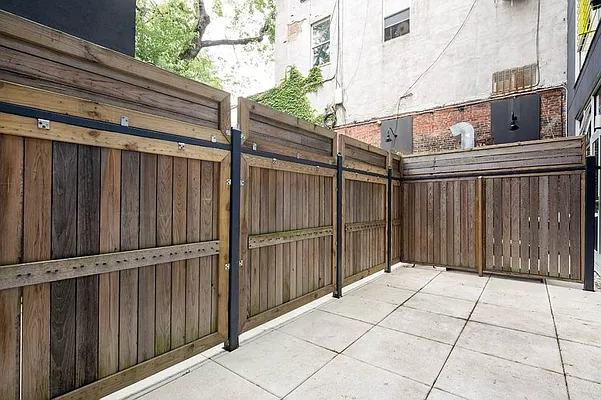 Rented by R New York | media 18