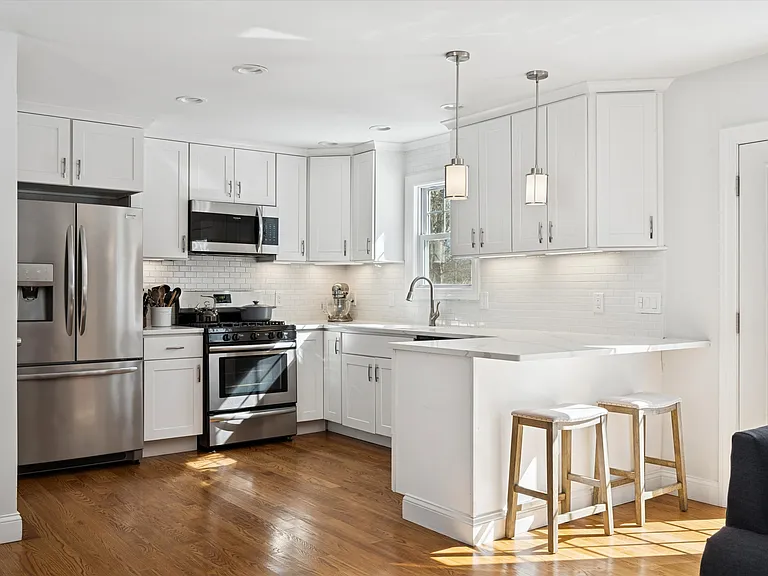 4 Stuart Ct — Photo 3