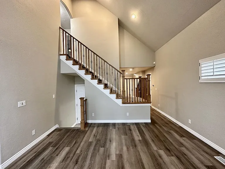927 E Montana Vista Ln — Photo 15